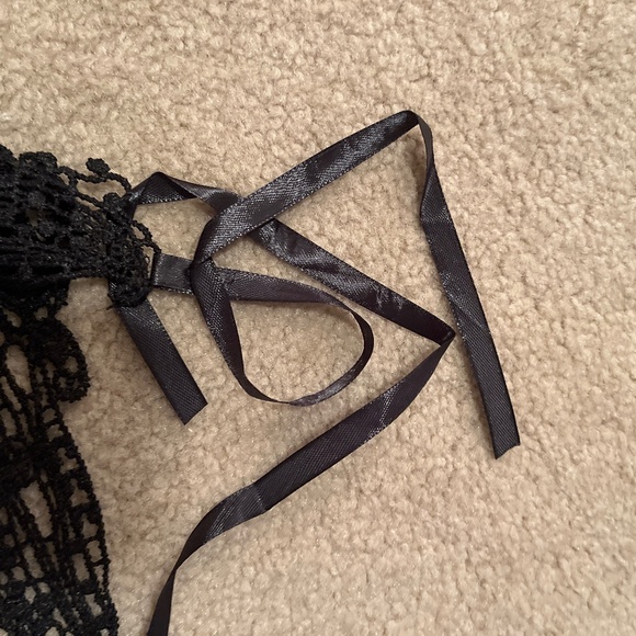 NWOT black Masquerade Ball Mask- appliqué with satin tie wrap - Picture 7 of 8